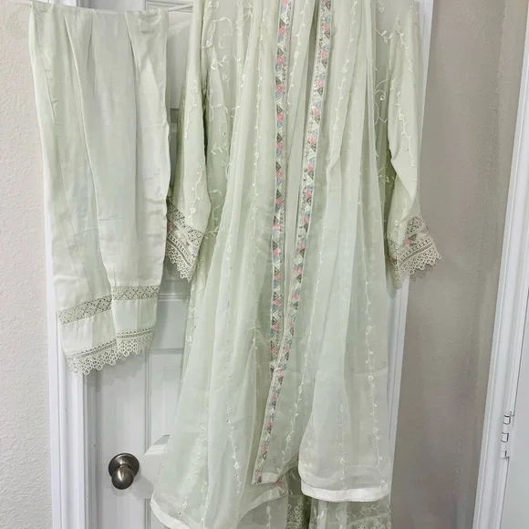 Agha noor dress medium - Picture 9 of 11